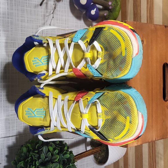 Nike Kyrie, World 1 People, Yellow Black, Basketball Shoes - Picture 3 of 6